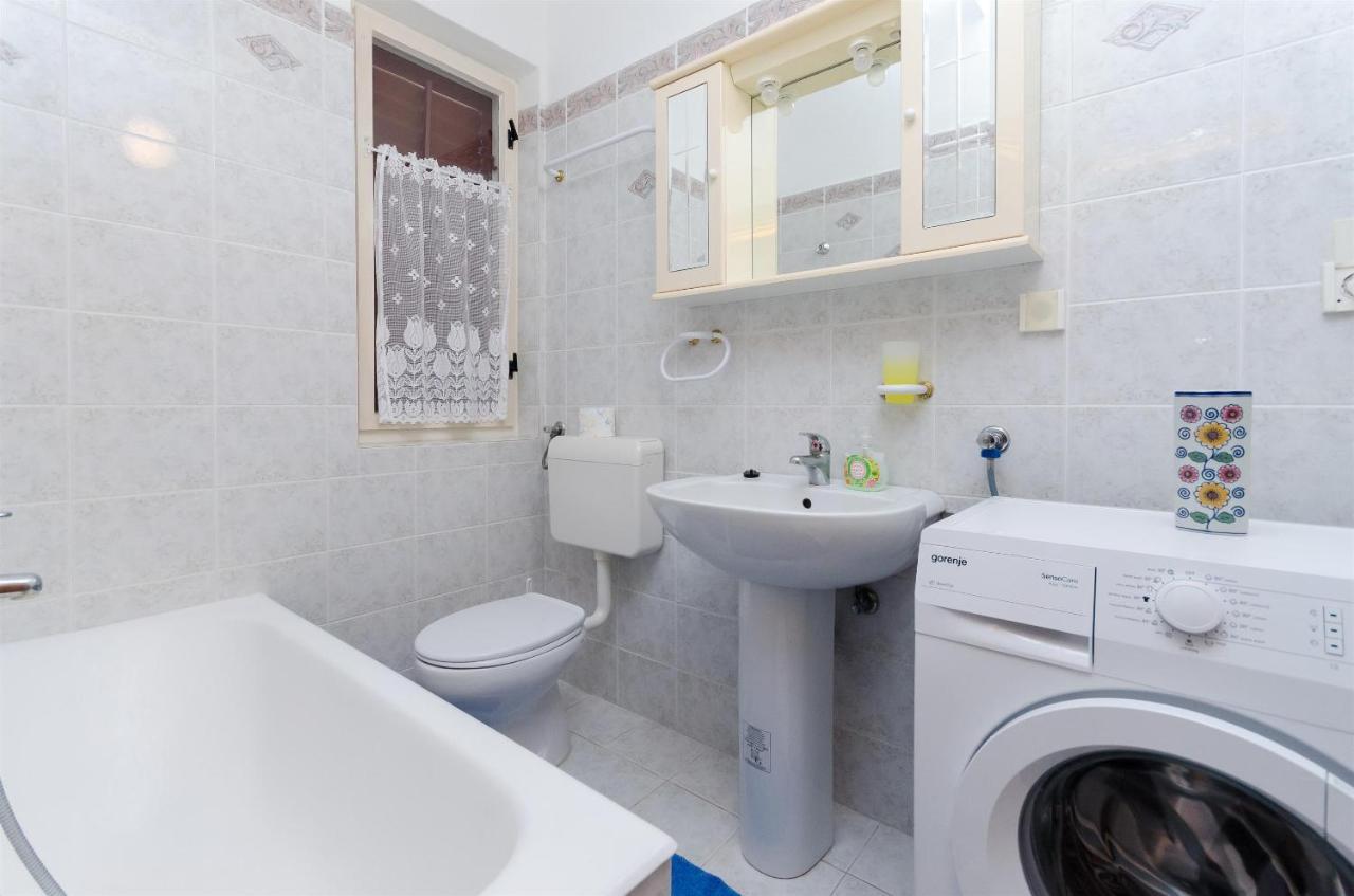 Apartments Vesna Kampor Luaran gambar
