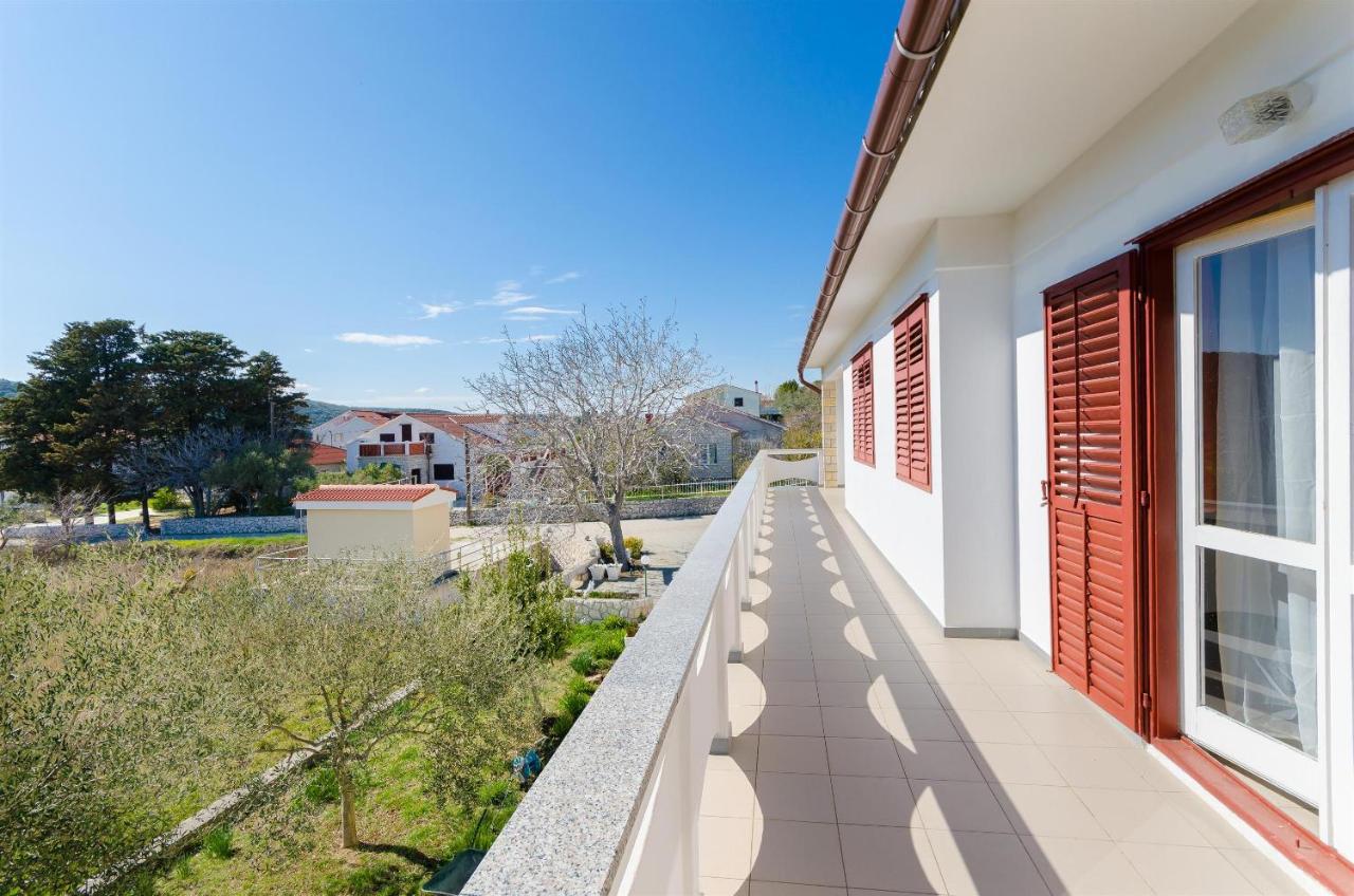 Apartments Vesna Kampor Luaran gambar